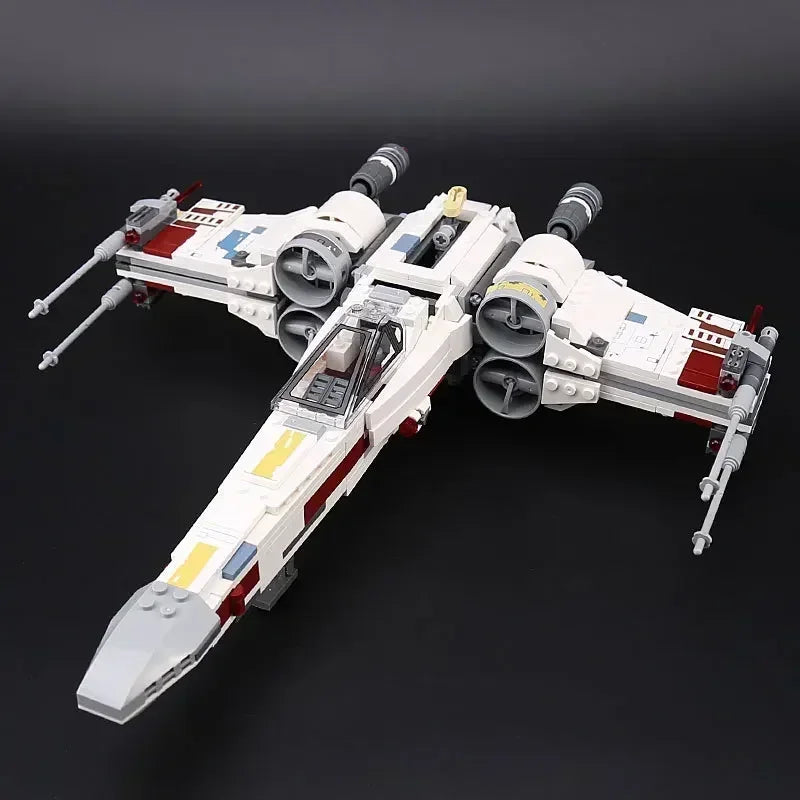 🚀 Nave Espacial T-65 – Kit de Blocos de Montar (815 Peças)